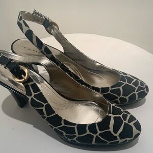 TAHARI Carolyn Slingbacks Pumps Heels Black, Taupe & Beige Giraffe Print 7.5